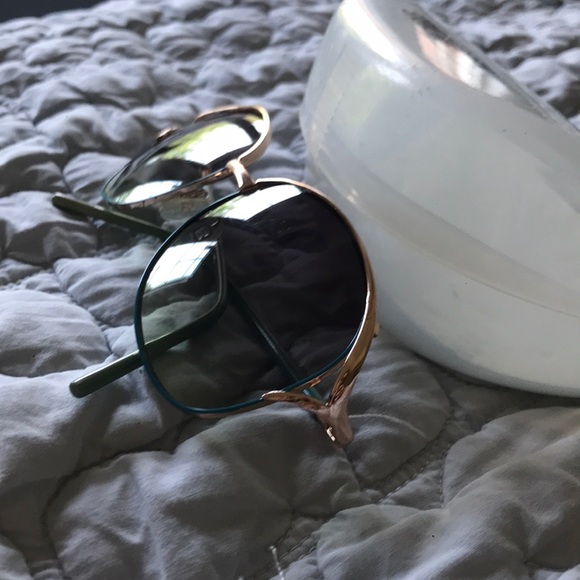 Steve Madden Sunglasses Ocean Blue - Picture 5 of 6